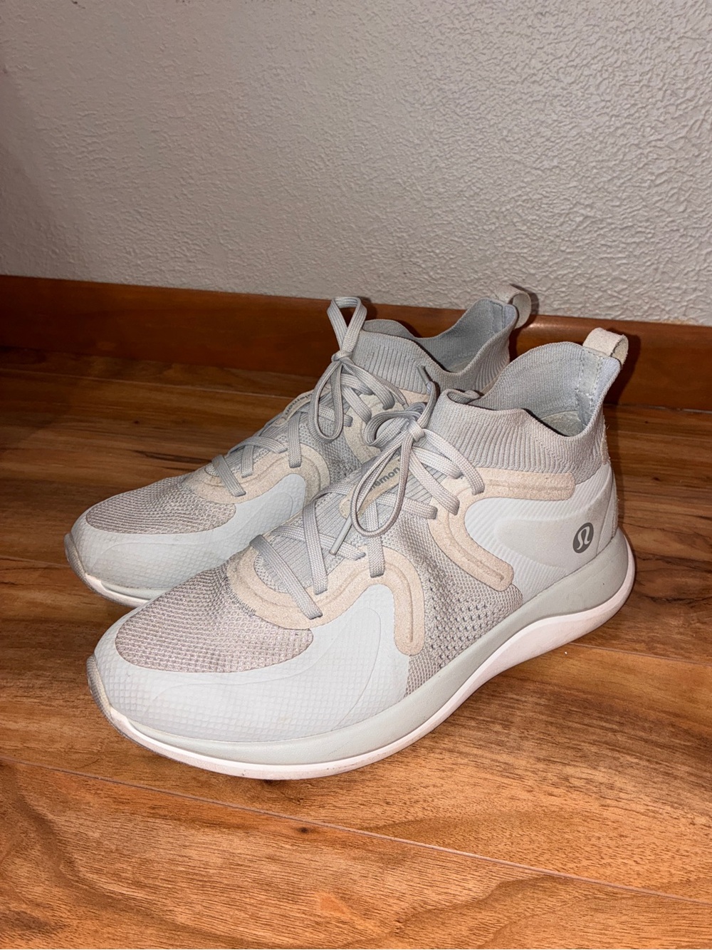 Lululemon Chargefeel 2 Mid Women’s Workout Shoes- size 9